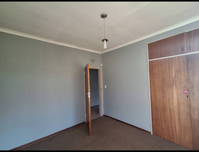 4 BEDROOM FREESTANDING FOR SALE IN FLAMWOOD